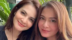Banyak yang mengira Cut Tari dan Ersa Mayori merupakan saudara kandung. Hal tersebut dikarenakan paras keduanya memang bak pinang di belah dua. Namun faktanya, keduanya tidak bersaudara dan hanya jalin persahabatan sedari mereka remaja. (Liputan6.com/IG/cuttaryofficial)
