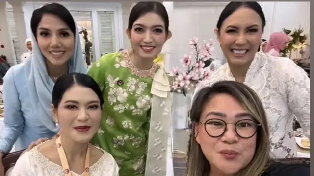 Gaya Stunning Selvi Ananda saat buka puasa bersama