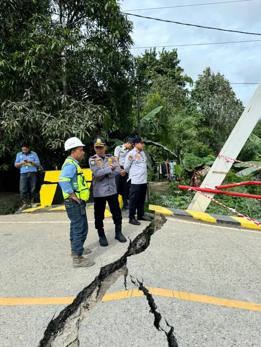 Kepala Dinas Perhubungan (Kadishub) Paser Kalimantan Timur, Inayatullah, Kamis (16/1/2025), mengatakan bahwa pihaknya masih belum bisa memastikan penyebab pasti jembatan tersebut bisa roboh. (Dokumentasi Dinas Perhubungan Paser)