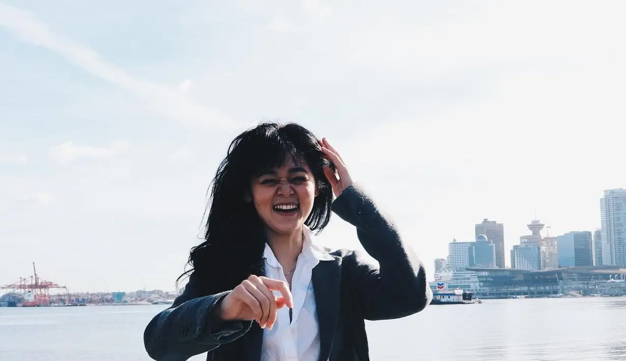 Poni bisa jadi salah satu solusi untuk mengatur volume pada rambut keriting. Hal inipula yang pernah dilakukan Gisela Cindy yang memotong (instagram/giselacindy12)