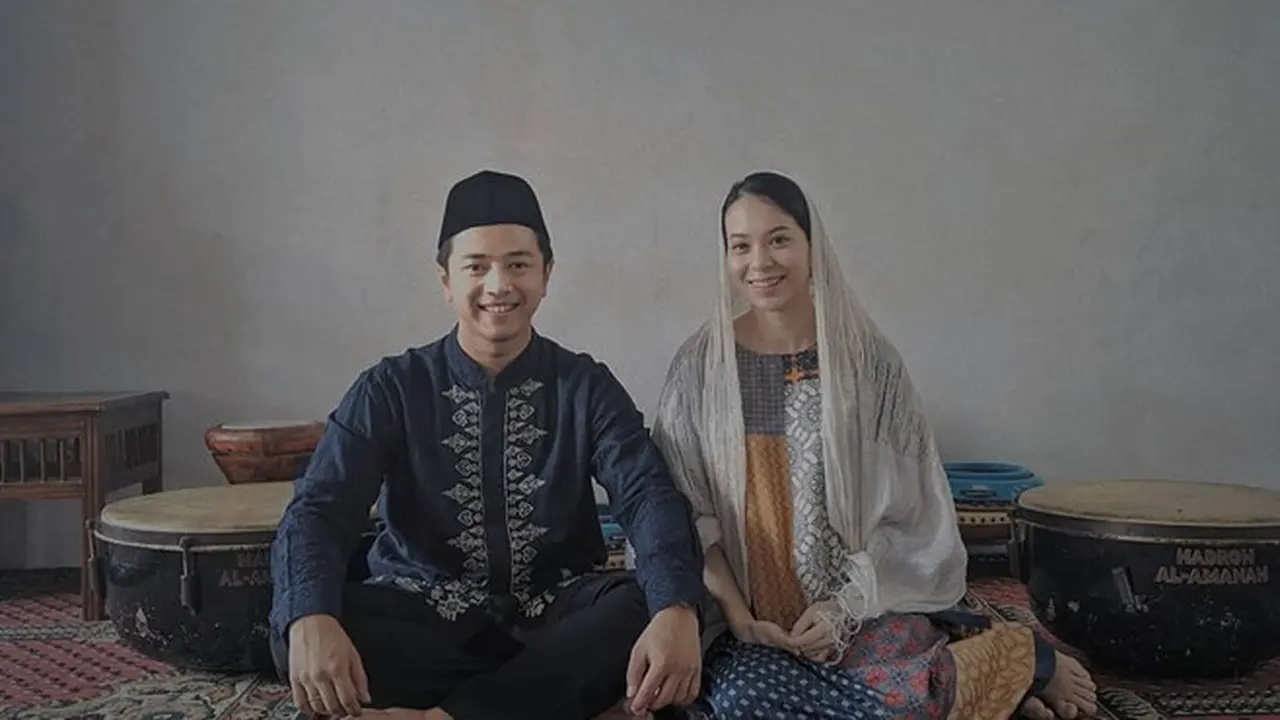 Bersiap Sambut Buah Hati, Ini 6 Potret Kebersamaan Febrian HiVi! dan Istri