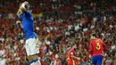 Striker Italia, Ciro Immobile, tampak kecewa usai takluk dari Spanyol pada laga kualifikasi piala dunia 2018 di Stadion Santiago Bernabeu, Madrid, Sabtu (2/9/2017). Spanyol menang 3-0 atas Italia. (AFP/Perre-Philippe Marcou)