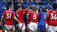Liga Inggris: Saat Para Pemain Chelsea dan Nottingham Forest Ribut, Cole Palmer Pilih Nonton Sambil Selonjoran