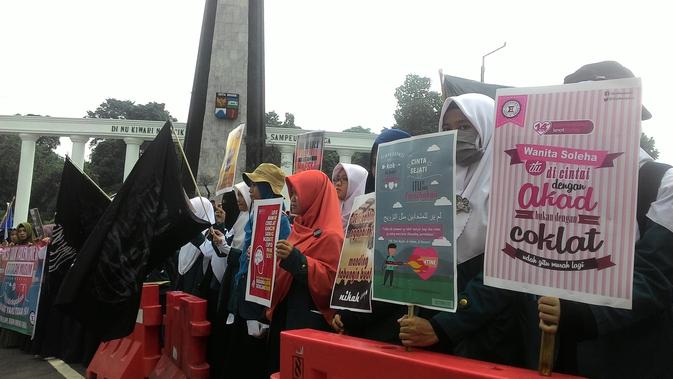 Tolak Valentine Mahasiswa Bogor Sebut Cokelat Simbol Kemaksiatan