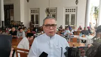 Wakil Ketua Umum (Waketum) Partai NasDem Ahmad Ali merespons soal Wali Kota Solo Gibran Rakabuming Raka yang menyebut menunggu pinangan bakal capres Anies Baswedan sebagai cawapres di Pilpres 2024.