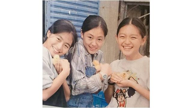 6 Potret Masa Remaja Barbie Hsu, Awali Karier Jadi Penyanyi Tahun 1994 Bareng Adik