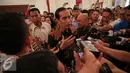 Presiden Joko Widodo memberikan keterangan pers terkait kisruh pencatutan namanya dan wapres Jusuf Kalla di Istana Negara, Jakarta, Rabu (18/11/2015). Kasus tersebut kini sudah dibawa ke Mahkamah Kehormatan Dewan (MKD). (Liputan6.com/Faizal Fanani)