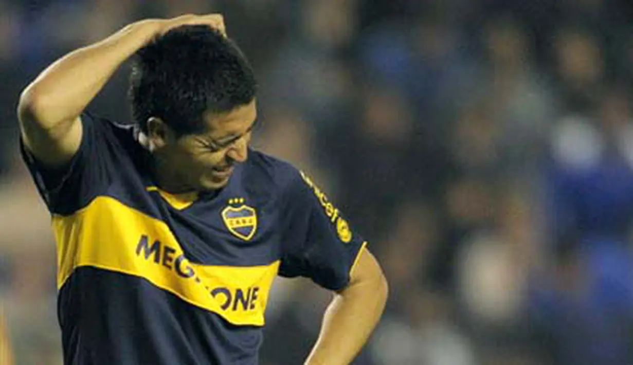Kekecewaan gelandang Boca Juniors, Juan Roman Riquelme di laga penyisihan Grup 2 Copa Libertadores 2009 melawan Guarani (Paraguay) di La Bombonera Stadium, Buenos Aires, 9 April 2009. AFP PHOTO/Juan Mabromata 