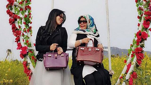 Ibunda Syahrini Dikabarkan Sakit Karena Pemberitaan Miring Anaknya, Ini 5 Faktanya