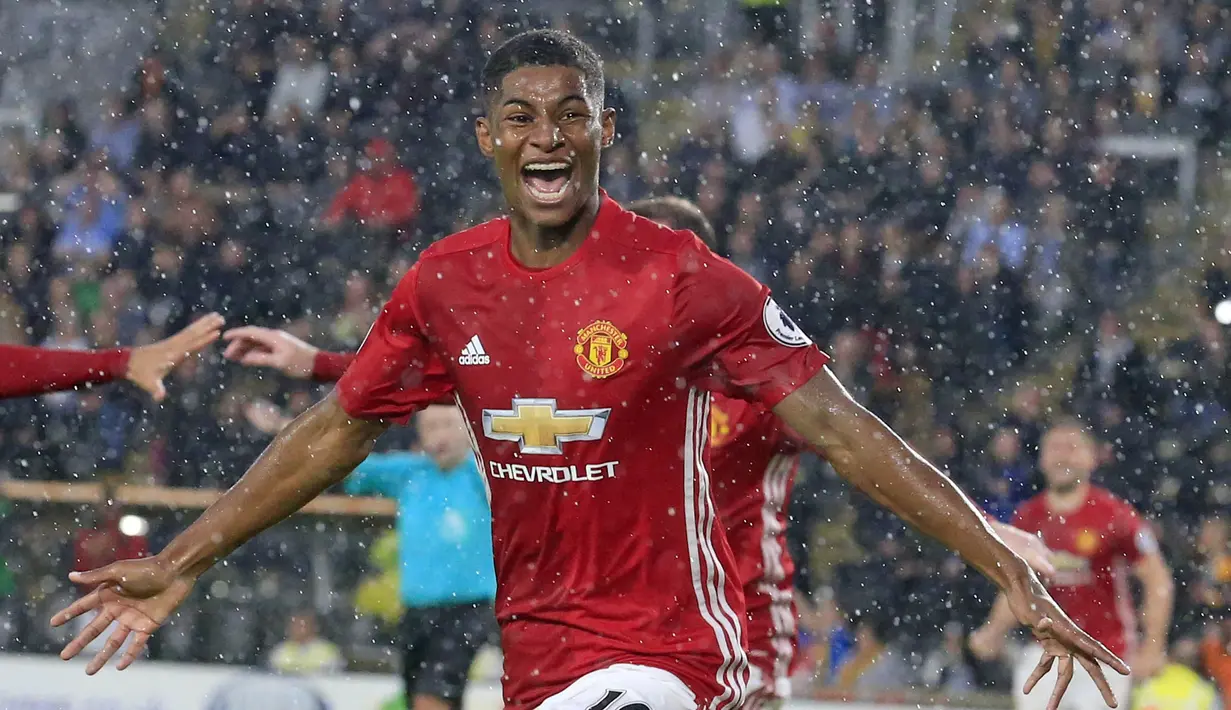 Pemain muda Manchester United, Marcus Rashford  menjadi penentu kemenangan timnya saat melawan Hull City  pada lanjutan liga Inggris di KCOM Stadium, Kingston upon Hull, (27/8/2016).  (AFP/Lindsey Parnaby)