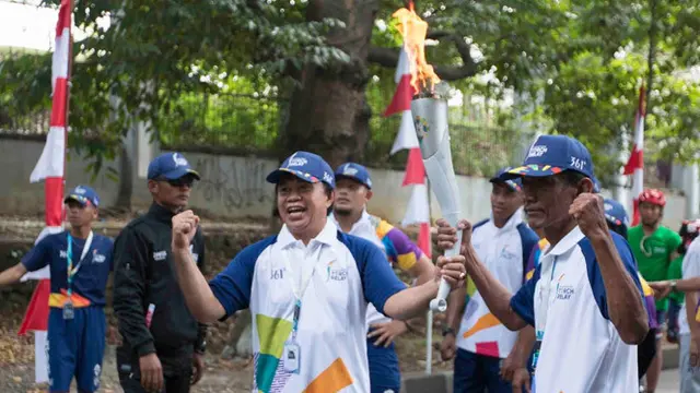 Legenda tinju Ellyas Pical dan legenda balap sepeda, Sutiyono.