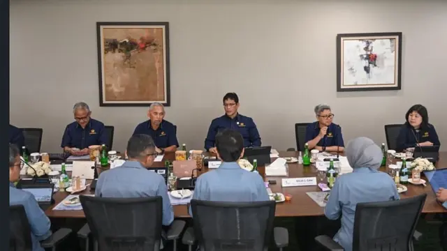 Menteri Keuangan Purbaya Yudhi Sadewa menggelar rapat bersama jajaran PT Sarana Multi Infrastruktur (PT SMI) (Instagram)