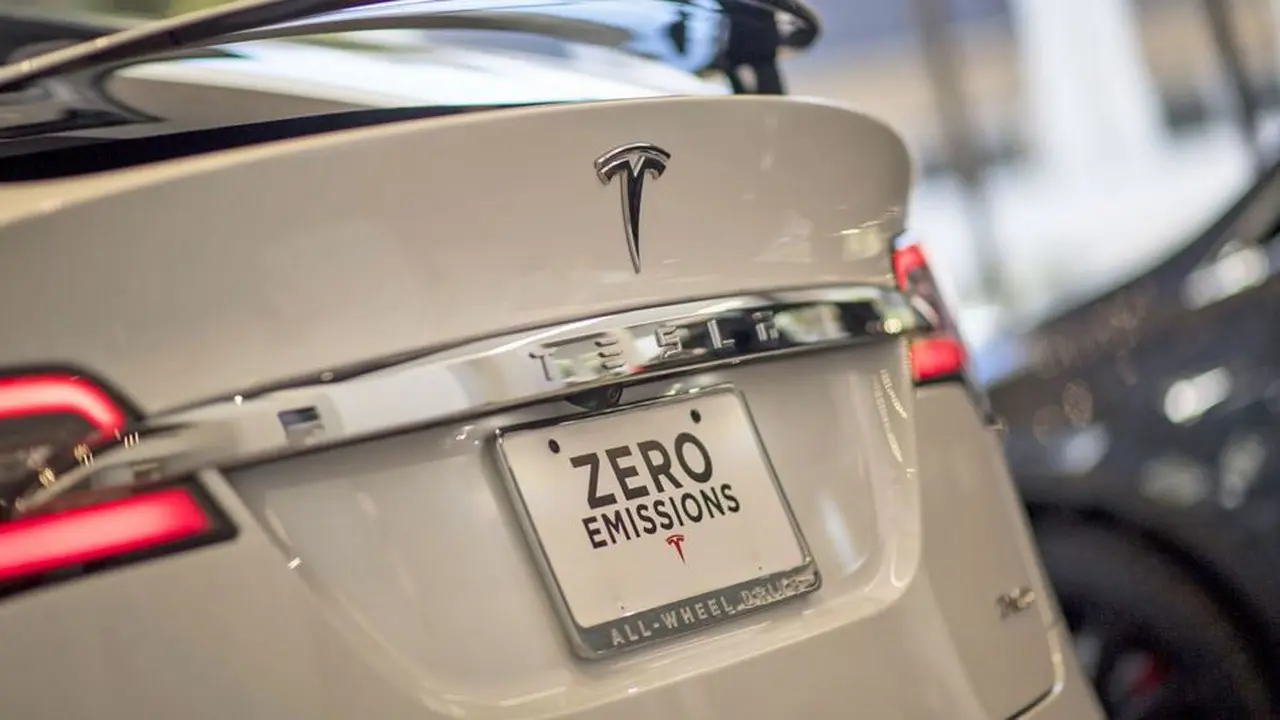 Mobil Listrik Tesla