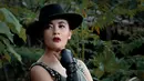 Indah Dewi Pertiwi tampil cantik saat menjalani pemotretan, Jakarta. Foto diambil pada Rabu (12/11/2014) (Liputan6.com/Fathan Rangkuti) 