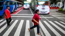 Massa yang tergabung dalam Rumah Berdaya Pengemudi Indonesia (RBPI) dan Asosiasi Sopir Logistic Indonesia (ASPLI) menggelar aksi menuntut pemerintah mengkaji kembali RUU nol kelebihan muatan dan dimensi atau zero Over Dimension Over Load (ODOL). (Liputan6.com/Herman Zakharia)