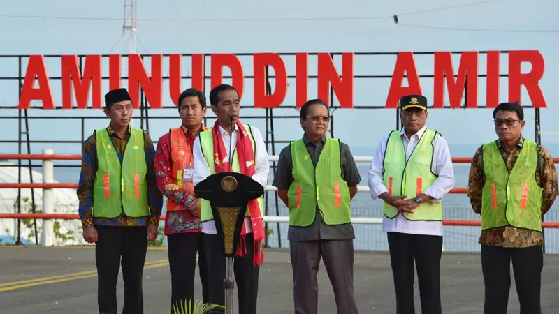 Presiden Jokowi meresmikan satu bandara dan empat terminal penumpang Bandara di Sulawesi. (Foto: Kemenhub)