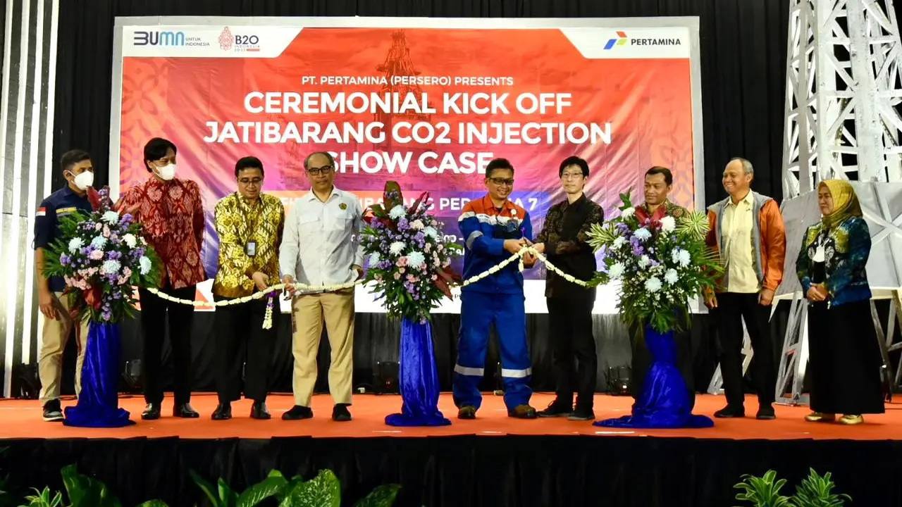 Pertamina mulai mengimplementasikan teknologi Carbon Capture Storage (CCS)/Carbon Capture Utilization and Storage (CCUS) dengan melakukan injeksi perdana C02 di Lapangan Pertamina EP Jatibarang Field, Indramayu, Jawa Barat.