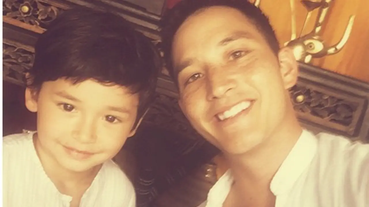 Cerita Mike Lewis yang Habiskan Libur Lebaran dengan Sang Anak