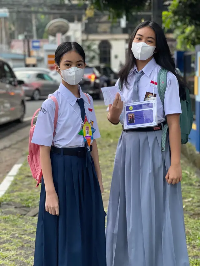 Alya Rohali bersama ketiga putrinya (Instagram/arohali)