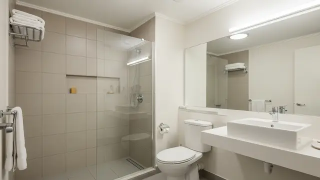 Desain Kamar Mandi Ala Hotel Material Murah