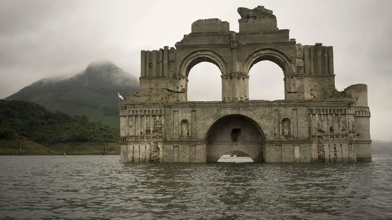 Gereja Misterius