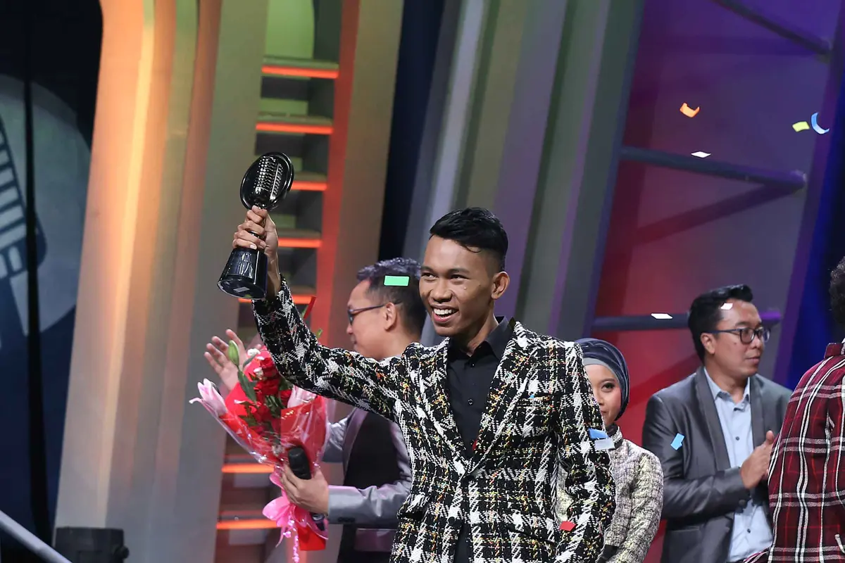 [Bintang] Cemen menjadi juara SUCA