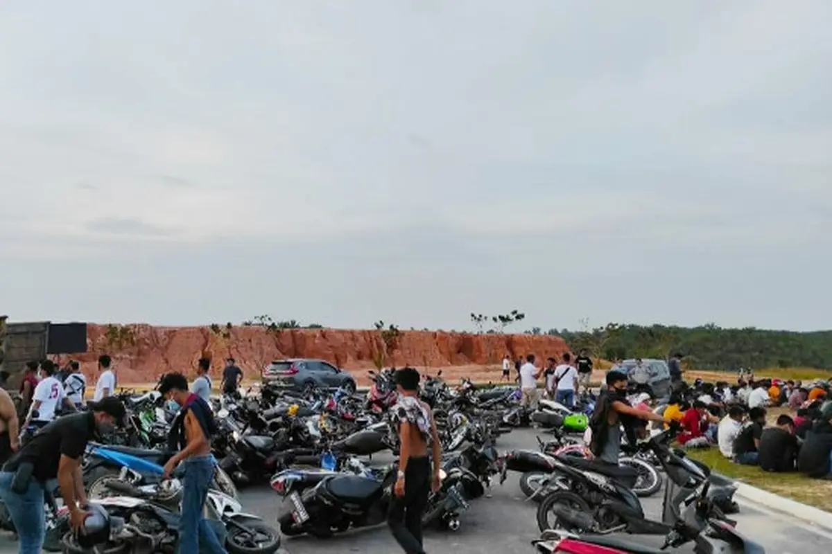 Remaja dan ratusan kendaraan terjaring razia balapan liar oleh Polresta Pekanbaru.