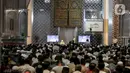 Dalam khotbahnya, Syekh Ahmad bin Ali Al Hudhaify berpesan agar masyarakat Indonesia tetap menjaga persatuan. Sebab, Islam mengakui adanya perbedaan. (Liputan6.com/Herman Zakharia)