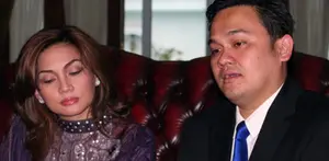 Kasus persidangan Farhat Abbas dan Nia Daniati sedang dalam proses harta gono-gini. Pihak Farhat, menutut pembayaran hutang piutang yang harus dibayar bersama dengan Nia Daniati, sebesar  7 miliar.