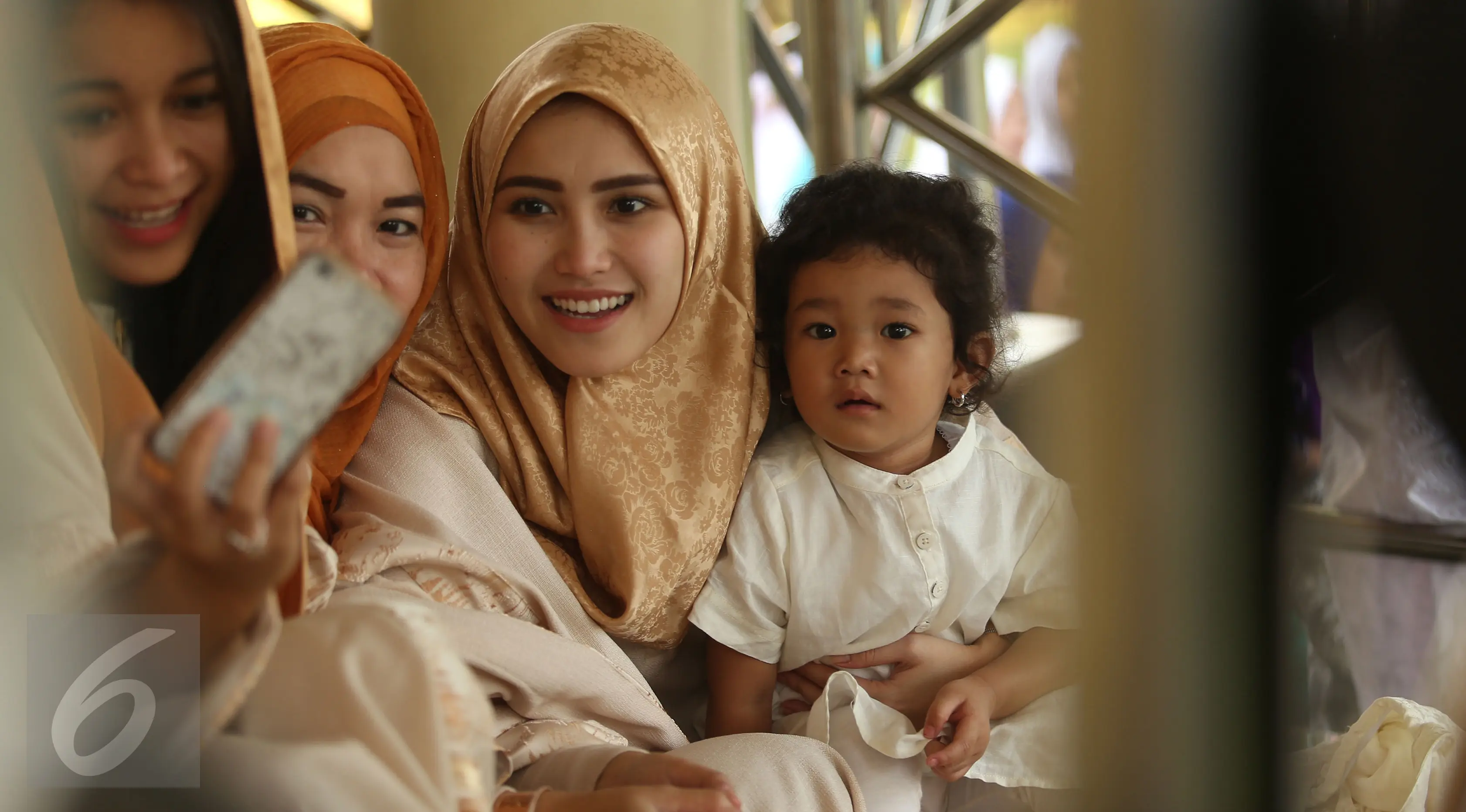 Ayu Ting Ting dan Bilqis (Herman Zakharia/Liputan6.com)