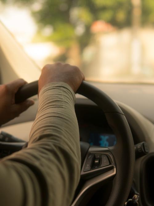 Ilustrasi mengemudi, mengendarai mobil. (Photo by Jackson David on Unsplash)