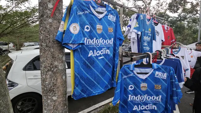 Pedagang di sekitar stadion berharap dimulainya lagi BRI Liga 1 bisa hadirkan keuntungan