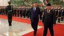 Kunjungan Presiden Indonesia Prabowo Subianto disambut langsung oleh Presiden China Xi Jinping dalam suatu upacara kenegaraan. (FLORENCE LO/POOL/AFP)