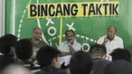 Pelatih Timnas SEA Games 2011 dan 2013, Rahmad Darmawan, saat mengisi acara diskusi Bincang Taktik di Gedung KMK Online, Jakarta, Kamis (10/8/2017). Diskusi mengangkat tema "Mengembalikan Tradisi Emas Sepak Bola SEA Games". (Bola.com/M Iqbal Ichsan)