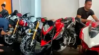 Koleksi Motor Gede Crazy Rich Tanjung Priok Sedang Dicuci. (Foto: Video Instagram @ahmadsahroni88)