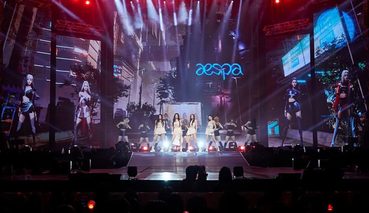 Penampilan Karina, Giselle, Winter dan Ningning selama konser pun berhasil mencuri perhatian netizen. Bahkan, tak sedikit netizen yang dibuat terpesona dengan penampilan keempatnya. (Liputan6.com/IG/@smtown)