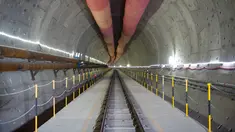 Foto yang diabadikan pada 28 Juni 2020 ini menunjukkan bagian dalam terowongan No. 1 dari proyek Kereta Cepat Jakarta-Bandung (KCJB) di Jakarta. Terowongan sepanjang 1.885 meter itu ditembus menggunakan mesin pengebor terowongan berdiameter 13,23 meter. (Xinhua/Du Yu)