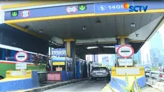 Seperti yang terlihat di Pintu Tol Semanggi Dua, Jalan Gatot Subroto, Jakarta Pusat. Selain melayani pembeli kartu uang elektronik.