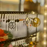 Ilustrasi arti mimpi menemukan anting emas/copyright unsplash/Semiha Weber