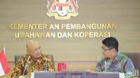 Menteri Koperasi dan UKM Teten Masduki menggandeng pemerintah Malaysia untuk memperluas pasar ekspor UMKM Indonesia. Targetnya memperkuat UMKM kedua negara di kancah Asia Tenggara.