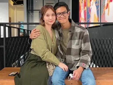 Alam Ganjar, anak Ganjar Pranowo yang kisah cintanya menarik untuk disimak. Alam memiliki kekasih cantik bernama Anggitha Ayu. Anggitha Ayu sama seperti Alam berkuliah di UGM. Keduanya sama-sama kompak saat bersama. (Liputan6.com/IG/alamganjar)