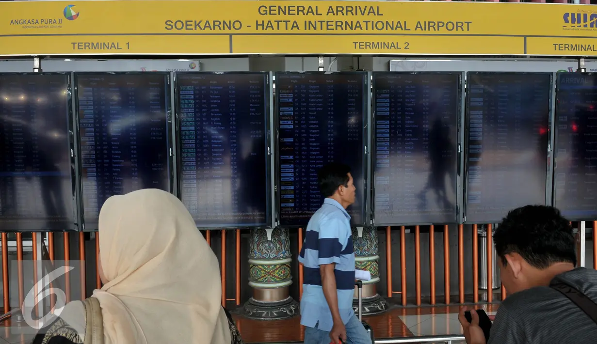 Suasana Bandara Soekarno Hatta, Tangerang, Jumat (10/7/2015). Puluhan jadwal penerbangan dibatalkan karena erupsi Gunung Raung yang menjadi jalur utama untuk penerbangan khususnya ke Bali. (Liputan6.com/JohanTallo)