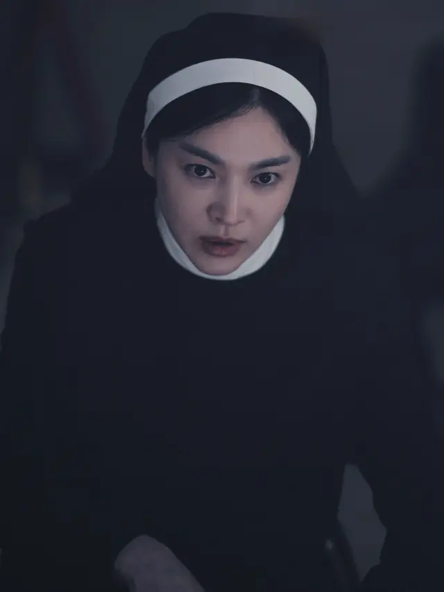 Song Hye Kyo dalam film Dark Nuns. (Next Entertainment World via Soompi)