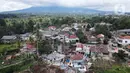 Foto udara memperlihatkan pemukiman yang hancur akibat gempa di Desa Sarampad, Kabupaten Cianjur, Jawa Barat, Selasa (22/11/2022). Gempa dengan magnitudo 5,6 mengakibatkan sejumlah rumah dan jalan di Desa Sarampad rusak parah. (Liputan6.com/Herman Zakharia)