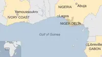 Para perompak menyerang kapal larut malam ketika berlayar dekat dengan wilayah kaya minyak Delta Niger.