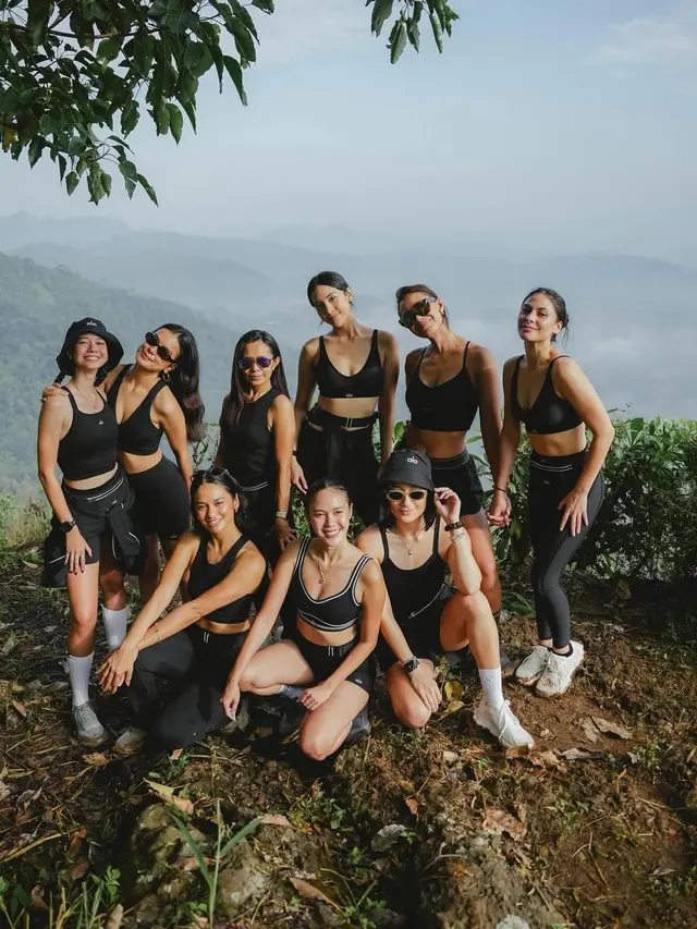 6 Gaya Sporty nan Stylish dengan Sport Bra ala Tatjana Saphira, Valerie Thomas, hingga Anya Geraldine Saat Trekking di Bukit Menoreh