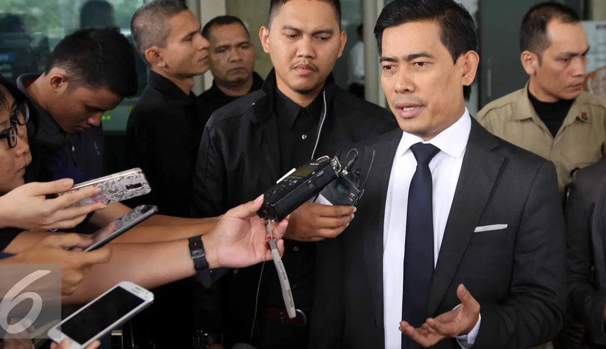 Bupati Kepulauan Morotai, Maluku Utara Rusli Sibua kembali absen dalam pemanggilan penyidik KPK, Jakarta, Selasa (7/7/2015). Melalui pengacaranya Achmad Rifai, Rusli mengirimkan surat mengenai ketidak hadirannya. (Liputan6.com/Helmi Afandi)