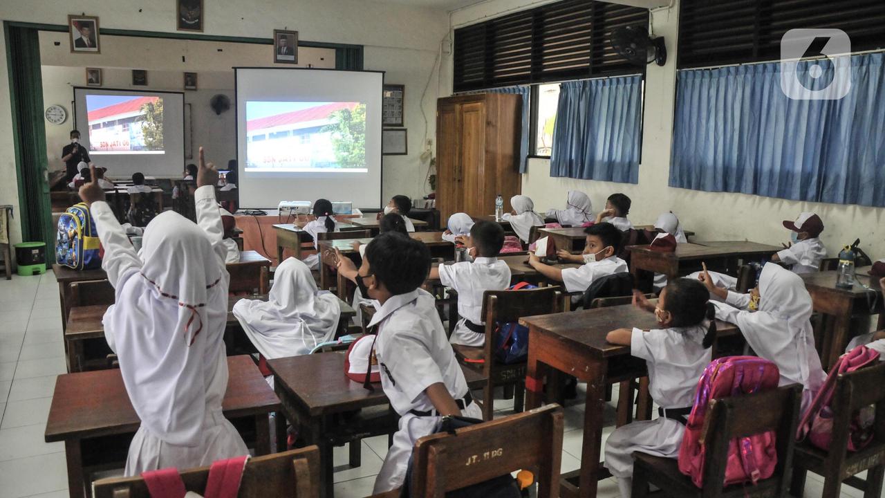 Antusiasme Murid Kelas 1 SD saat Hari Pertama Sekolah