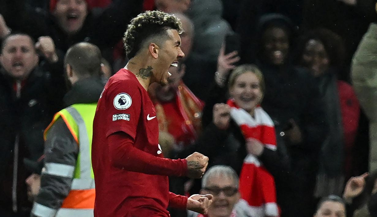 Didatangkan Liverpool pada 2015/2016, Roberto Firmino langsung membentuk trisula maut bersama Mohamed Salah dan Sadio Mane. Namun dalam dua musim terakhir, ia mulai terpinggirkan akibat dilanda cedera dan telah mengonfirmasi musim 2022/2023 sebagai musim terakhirnya di Anfield. Hingga kini ia telah tampil dalam 360 laga di semua ajang bareng The Reds dengan torehan 109 gol dan 79 assist. (AFP/Paul Ellis)