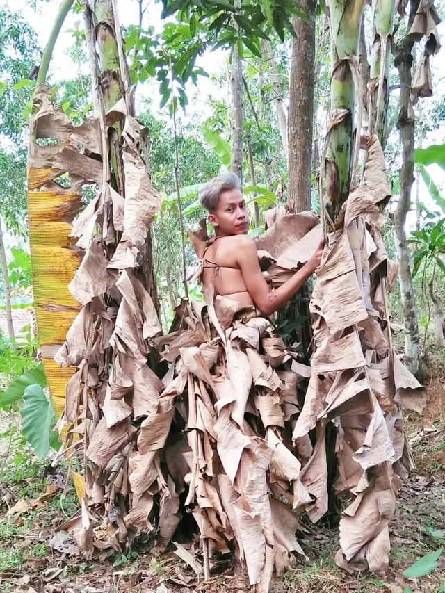 6 Outfit Kocak Melki Spomo Pakai Daun Ini Bikin Ketawa Geli